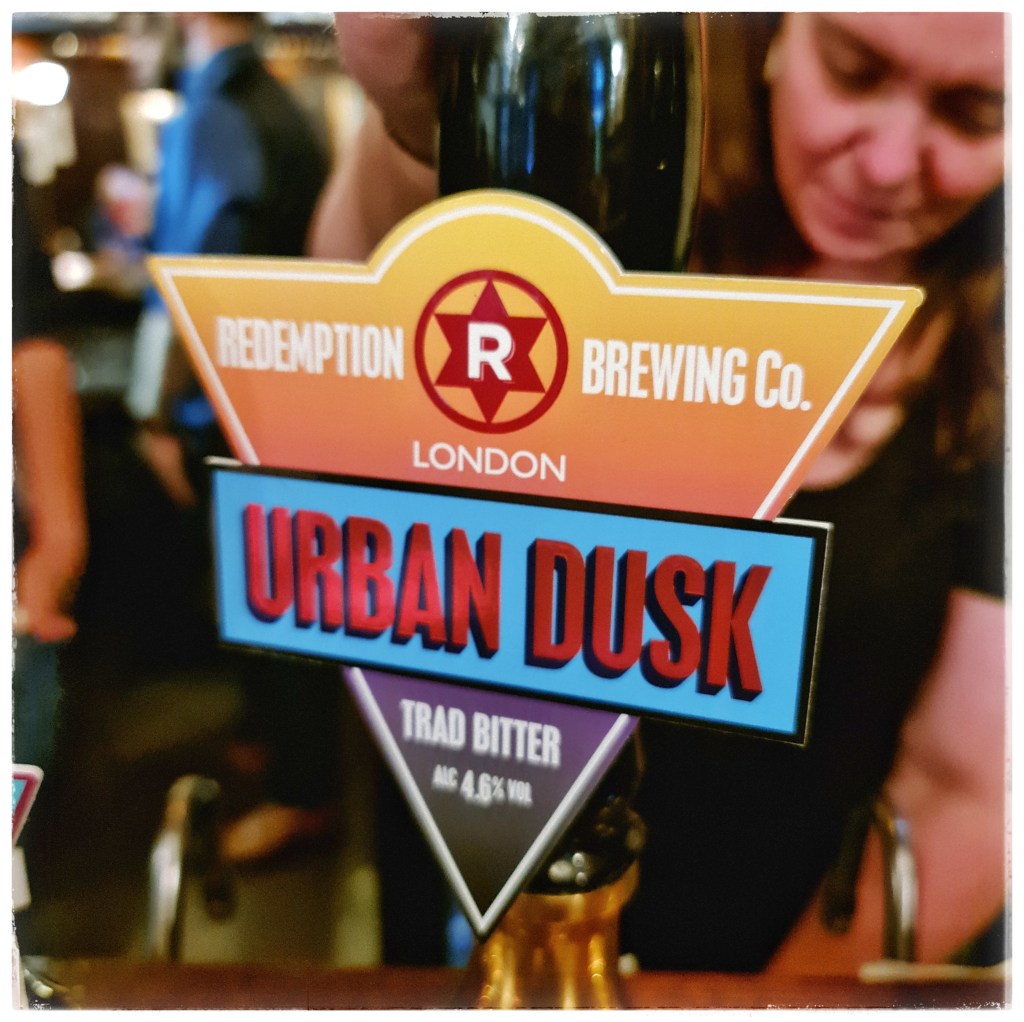 Urban Dusk im Ye Olde&nbsp;Mitre